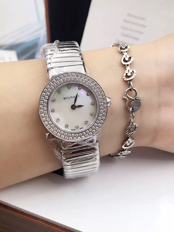 ブルガリ時計正面デザイン